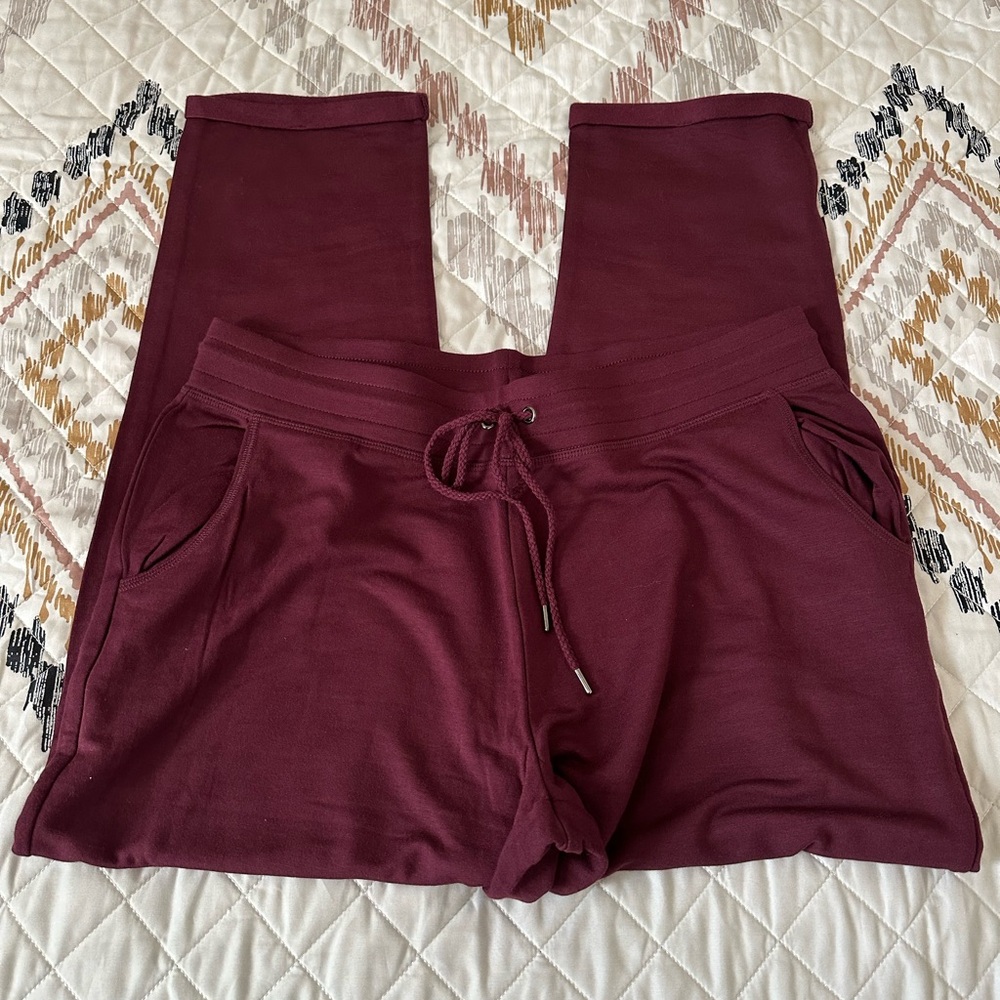 Secret Treasures Burgundy Baggy Wide Leg Sweatpants. Size large. NWOT.‎